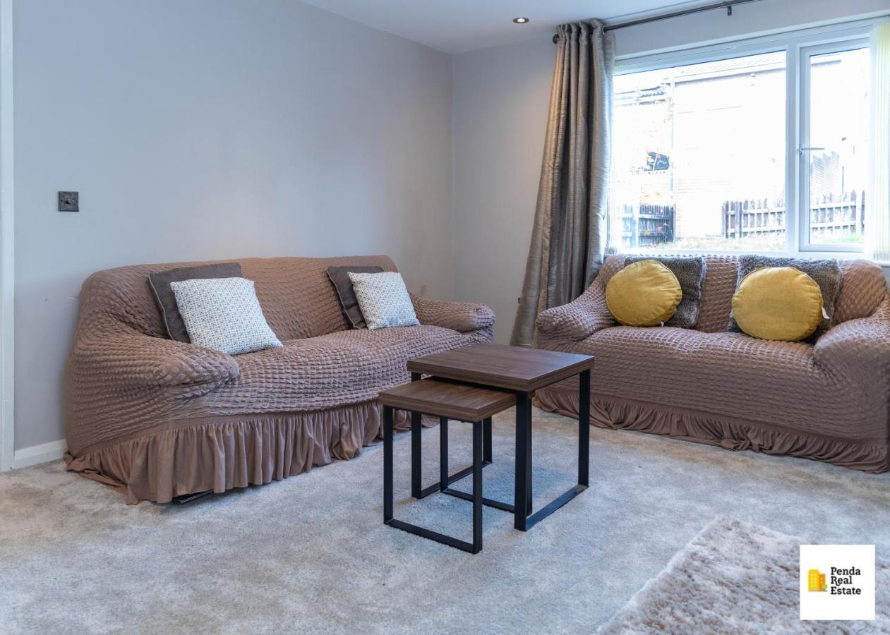 Penda Contractor And Leisure Guests Nottingham Villa Luaran gambar